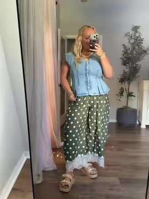 Wearing an xl in everything! #momoutfit #tiktokshopcreatorpicks #baggypants #size12 #midsize 