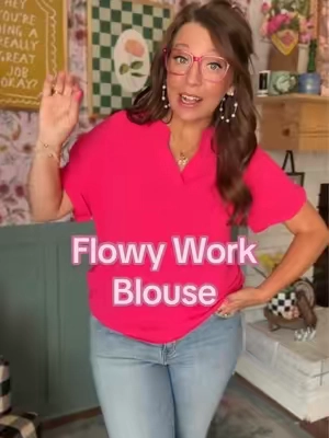 It’s just a realllllllyyyy really good blouse, yall! 👏🏻 #blouse #vneckblouse #flowyblouse #flowytop 