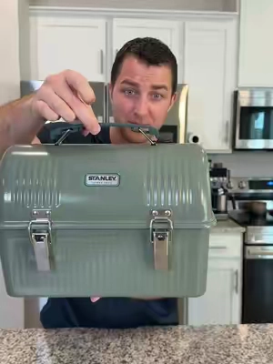 Stanley dropped a classic lunch box!! #stanley #lunchbox #stanleyclassiclunchbox 