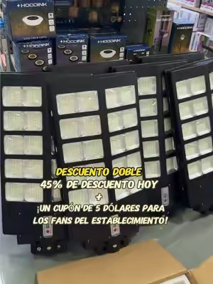 La Luz Solar HOODINK es ideal para iluminar tus espacios exteriores. Cuenta con 450000 lumenes de potencia, tres modos de iluminacion y un practico sensor de movimiento. Es resistente al agua con certificacion IP65 y viene con control remoto. Perfecta para el jardin, patio o porche, un basico para la seguridad y comodidad de tu hogar. Consiguela ahora en el carrito naranja._ #lamparasolar #tiktoksummersale #SummerWins #solarlights #tiktokshop 