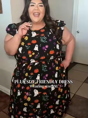 It’s SUMMERWEEN 👻🖤😍 #summerween #spookyszn #plussize #plussizefashion 