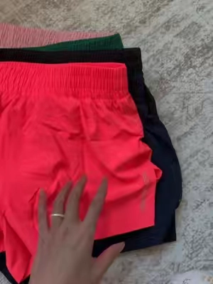 #runningshorts #walkingshorts #hotmomwalk #athleticshorts 