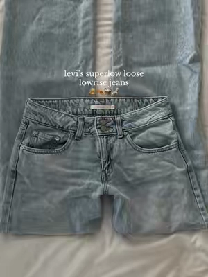 love the wash of these 🧸🍂🧺 #lowrisejeans #levis #fallfashion #backtoschool #baggyjeans levi’s superlow loose baggy jeans light wash outfit inspo ideas fall 