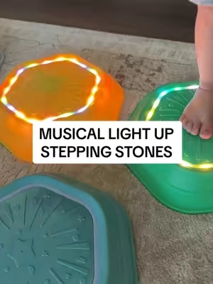 For the toddlers who NEVER seem to run out of energy 😂👏 Endless ways to play + a fun way to get all those wiggles out! #toddleractivities #learningthroughplay #grossmotorskills #toddlerplay #indoorplay 