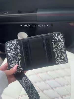 the perfect wrangler wallet 🫶 #wrangler #wallet #wranglerwallet #westernfashion #wristlet 