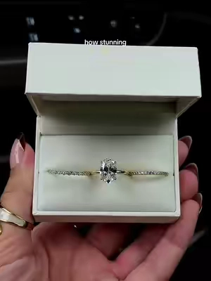 my jaw is on the floor @Maxine Jewelry #ovaldiamond #engagementring #weddingband #weddingring #weddingringset 