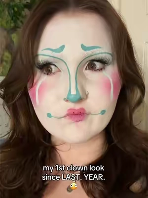 It’s so cute 🥹 idk why it took me THIS LONG to do another clown look. Now I want to do this again but in just pink and maybe doing a series of clowns looks in just ONE color. 🤭✨✨