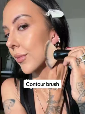 It’s the undetectable N18 blend & @Nikki La Rose for us 🤏  — #bkbeauty #makeupbrushes #contour #contouring #makeupartisttips 