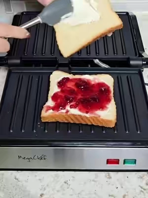 Maquina Sándwich, tostadora de pan, Sándwich make #sandwichmaker #sandwich #sandwichmachine #qvcloyaltyprogram #desayuno 