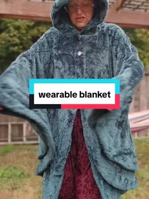 Replying to @moe_bigmom Love everything about this wearable blanket ✨️🙌 #wearableblanket #christmasgiftideas #cozyvibes #blanket #blanketlife 