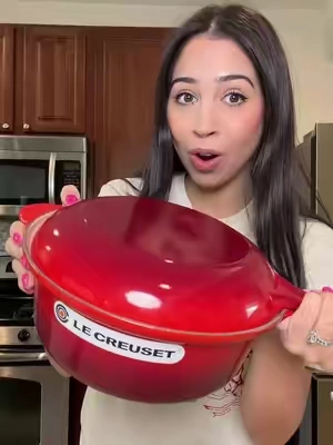 Le Creuset hack to get not one but two pans! #lecreuset #enameledcastiron #castironskillet 
