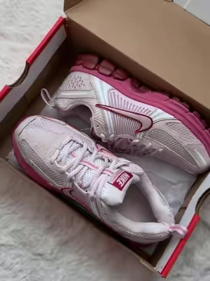 pink & red vomeros, so freaking cute!🩷❤️ #nikevomero #nikevomero5 #pinkgirlie #flykicks #nike  
