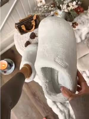I’ve already sent these as gifts they are SO good 🤍🍂🕯️🤎 #crocs #crocsnewarrivals #fuzzyslippers #crocsslippers #slippers