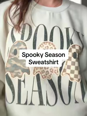 Spooky season, but make it CUTE. 👻🖤 @PoppyRosePrintCompany #halloweensweatshirt #halloween #spookyseason #fallsweatshirt #halloweenoutfit 
