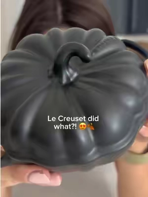 I can’t get over how pretty this matte black le creuset pumpkin is!! 😍 I think this one is going to go fast!! #lecreuset #lecreusetpumpkin #qvcloyaltyprogram #ad #lecreusetcollector 