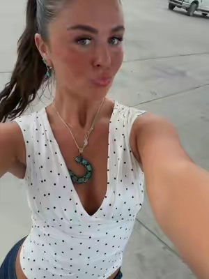 This top is so cute omg #whitetop #polkadottop #whitepolkadot #summerwardrobe #westernfashion 