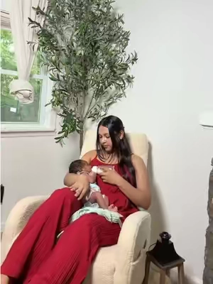Una silla mecedora así es un MUST si tienes bebé. 🤍👶🏻#fyp #naty_theo #tiktokshopsummersale 