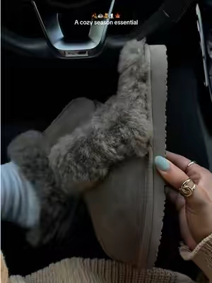 the perfect comfy + cute slippers 🤎 @Project Cloud #slippers #slippershoes #comfyshoes #fallaesthetic #fallvibes 