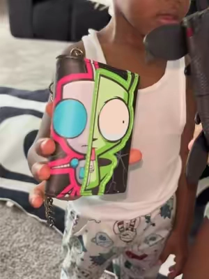 These wallets are so 🔥 for my babies. They love them. #fyp #foryoupage #backtoschoolhaul 