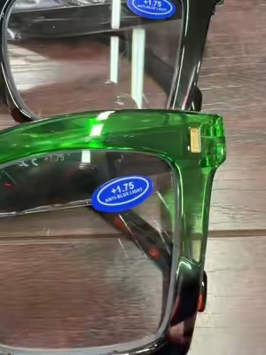 Adorable reading glasses for women #readingglasses #bluelightblockingglasess #antibluelight 