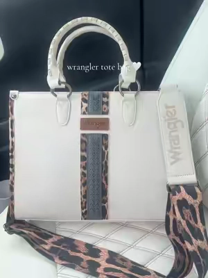 the prettiest wrangler tote 🫶 #wrangler #totebag #purse #wranglertote #westernfashion 