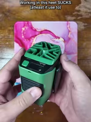 This lil waist fan makes working outside wayyy less painful #waistfan #fan #tools #tiktokbacktoschool #tiktokshopcreatorpicks 