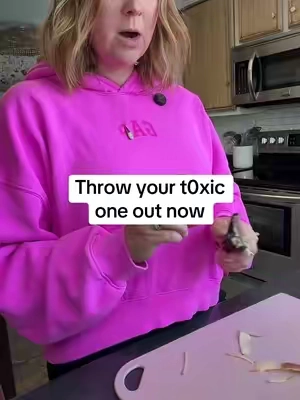 Time to throw your t0xic bug spray out 🐛 🐞 🐜 and get a non-t0xic, safe for kids option. #bugspray #nontoxicliving #lowtoxliving #summeressentials #bugrepellent @Sol Brush 