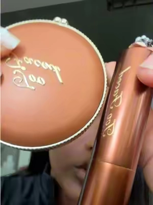 #toofaced #bronzer #bronzerstick #makeupessentials 