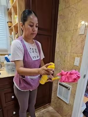 sacudidores de microfibra reutilizables se puede lavar viene con el palo extendedor Extendable Handle Duster with  #cleaninghacks #housekeeping #cleaningtips #cleaningtiktok #tiktokshop 