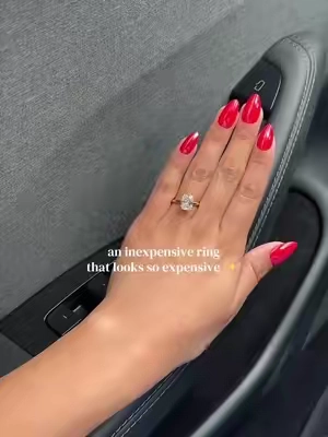 & it’s never tarnished or turned my skin green 💖 #eamti #weddingring #promisering #tiktokshopcreatorpicks #tiktokshopsummersale 