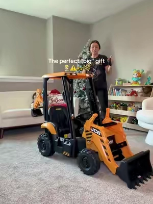 The work truck lovers are going to FREAK #kidsrideoncars #christmasgiftideas #giftsforkids #screenfreefun #kidstractor 