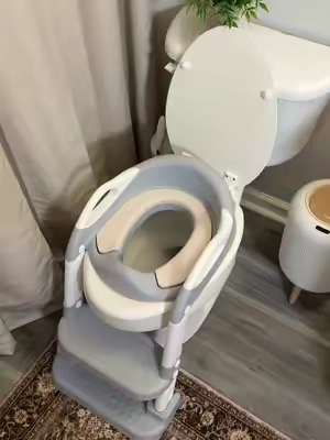 Skip the tiny potty and teach them on the full-size potty from day 1. You’ll be so thankful you did #pottytraininingmama #toddlerpottytrainning #toddlerlife #pottyladder #jooldreamteam 