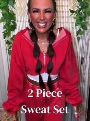 Obsessed with this two piece sweat set 😍❤️ SIZING: 5’9” • 150 LB • Wearing: L @Fashion Nova #twopieceset #2pieceset #sweatset #croppedhoodie #loungewear 