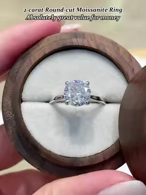 2-carat Round-cut Moissanite Ring💍 Absolutely great value for money💎✨#moissanitejewelry #giftguide #fyp #GRA #ring #affordable #beautiful #diamondtester #moissanitering #sparkle #delzzad #diamond #moissanite #tiktokshopsummersale 