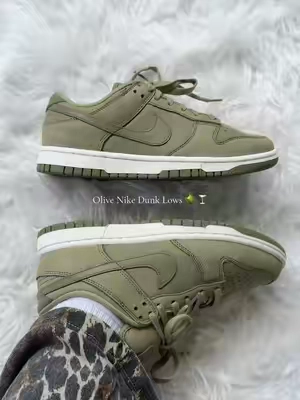 This green is everything 🍸👟💸 #shoes #olivegreen #nikedunks #ttsneakerweek #flykicks 