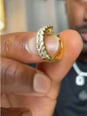 Sooo clean and it’s AFFORDABLE 😳‼️ @GLD #hoopearrings #hoopearringsformen #earringformen #earrings #tiktokshopcreatorpicks 