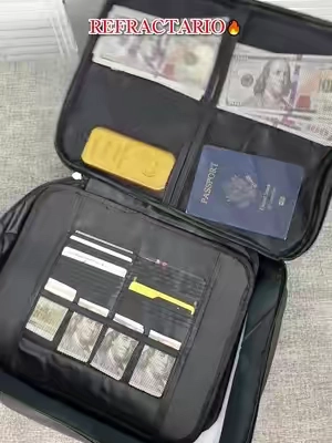 Bolsa ignífuga para documentos con cierre de seguridad, caja organizadora de archivos resistente al fuego e impermeable, estuche de almacenamiento de gran capacidad y 3 niveles para documentos importantes, pasaportes, certificados y efectivo; incluye compartimentos de malla ajustables. #seguridadenviajes #bolsaparadocumentos #bolsaignífuga #almacenamientodedocumentos #documentos