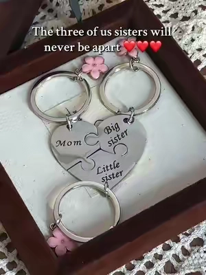 One little heart, three pieces, and suddenly it feels like the sweetest family keepsake. Perfect for Middle sister, big sister, and little sister to carry a piece of each other every day 🥹💖 #MomGift #SisterGift #FamilyGift #MatchingKeychains #giftideas jx