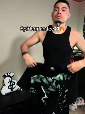 This shirt is insane!😮‍💨 #spiderman #hulkvsspiderman #vintagetee #marvelfans #mensfashion @Culture Kings 
