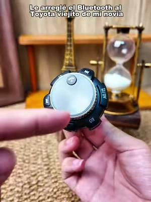 Manejar de noche con la luz ambiental de este transmisor Bluetooth encendida y presionar el botón de super bajos para sentir el retumbo en las bocinas es una experiencia increíble #nightdrive #autos #coches #accesoriosparaauto #amantesdelosautos