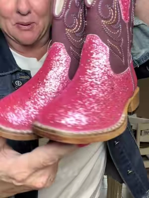 These glitter toddler cowgirl boots add the perfect sparkle to any outfit! Designed with a classic Western look, they’re great for rodeos, country concerts, Halloween costumes, and everyday adventures. #CowgirlBoots #ToddlerStyle #tiktokshopcreatorpicks  #SummerVibes  #summerwins 