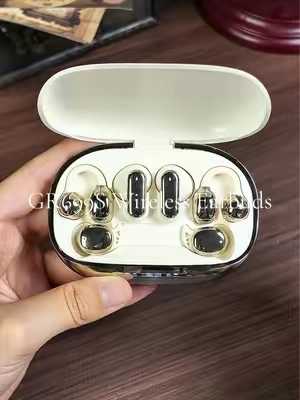6 earbuds in ONE case👀 #earbuds #wirelessearbuds #TechGadgets #tiktokmademebuyit #gadgets