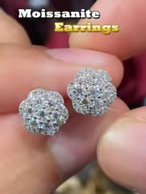 Popular double-halo flower earrings. Made of VVS grade moissanite, never fades and is durable.#delzzad #moissanitejewelry #summerjewelry #moissanite #2026trend #flowerearrings #moissaniteearrings #flowerjewelry #bloom #unisexjewelry