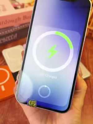 ⚡️⚡️🔋Snap it on, walk away, stay charged. No cables, no stress😍 #powerbank #tiktokshopdealsforyoudays #DealsForYouDays #summerwins #fastcharging