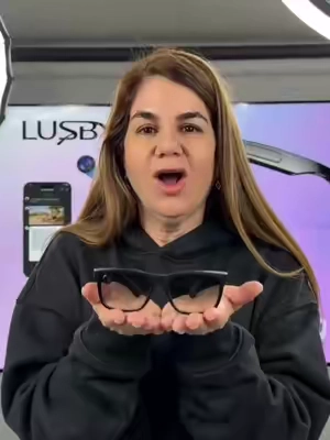 Estos lentes inteligentes con IA lo tienen todo 😎📸 Permiten tomar fotos y grabar videos con cámara de 8 MP, traducir más de 160 idiomas en tiempo real y conectarse por Bluetooth. Además, tienen protección UV y lentes fotocromáticos. ¡Búscalos en el carrito naranja! 🛒 #LentesInteligentes #InteligenciaArtificial #Gadgets #Tecnología #TikTokShopFinds