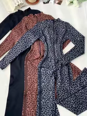 Leopard print just made my gym fit way more fun 🐆🔥#halfzip  #jumpsuit  #LeopardPrint #Workout  #spotlightfinds 