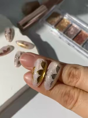 Six shades to play with and tools that actually make sense. 👀🌟✨#diynailsathome #chromenails #fypagee #gelxnails #nailtutorials