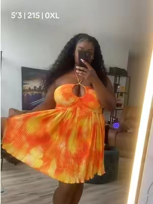 This dress is sooo beautiful 🤩 #plussizefashion #dresses 