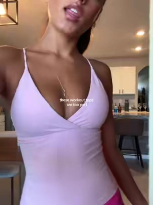 the most flatting workout top i’ve ever worn