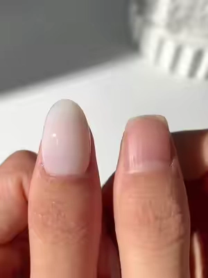 No complicated design needed when the color looks THIS good. 💅#sohochic #fypage #diynailsathome #easynails #gelxnails 